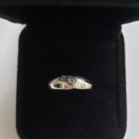 **SOLD**14k White Gold Ring Polished&Brushed w/3 Diamonds - Picture 3 of 8
